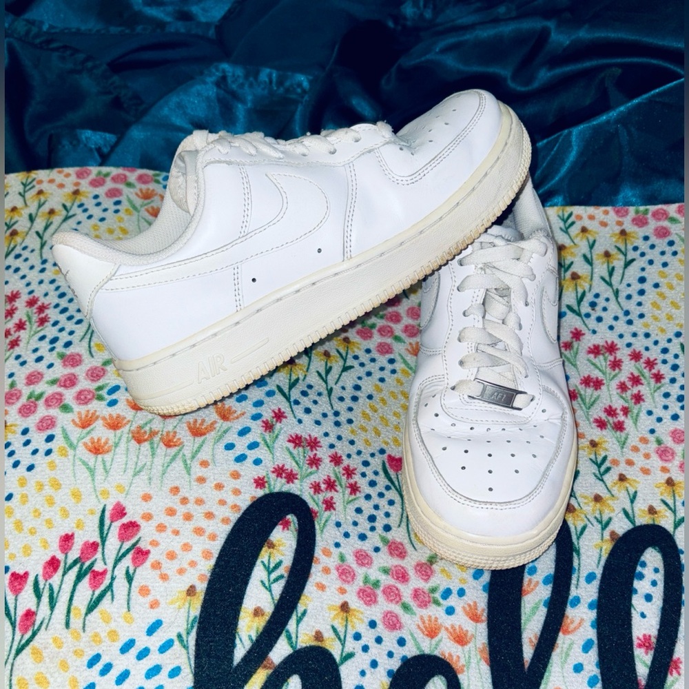 Nike Air Force 1 Triple White Low Woman's Sneakers Style Number-315115-112 Sz. 7 - Picture 5 of 14